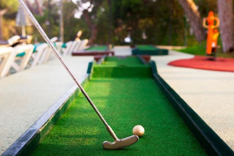 Mini Golf - 10 Things to Do With Dad