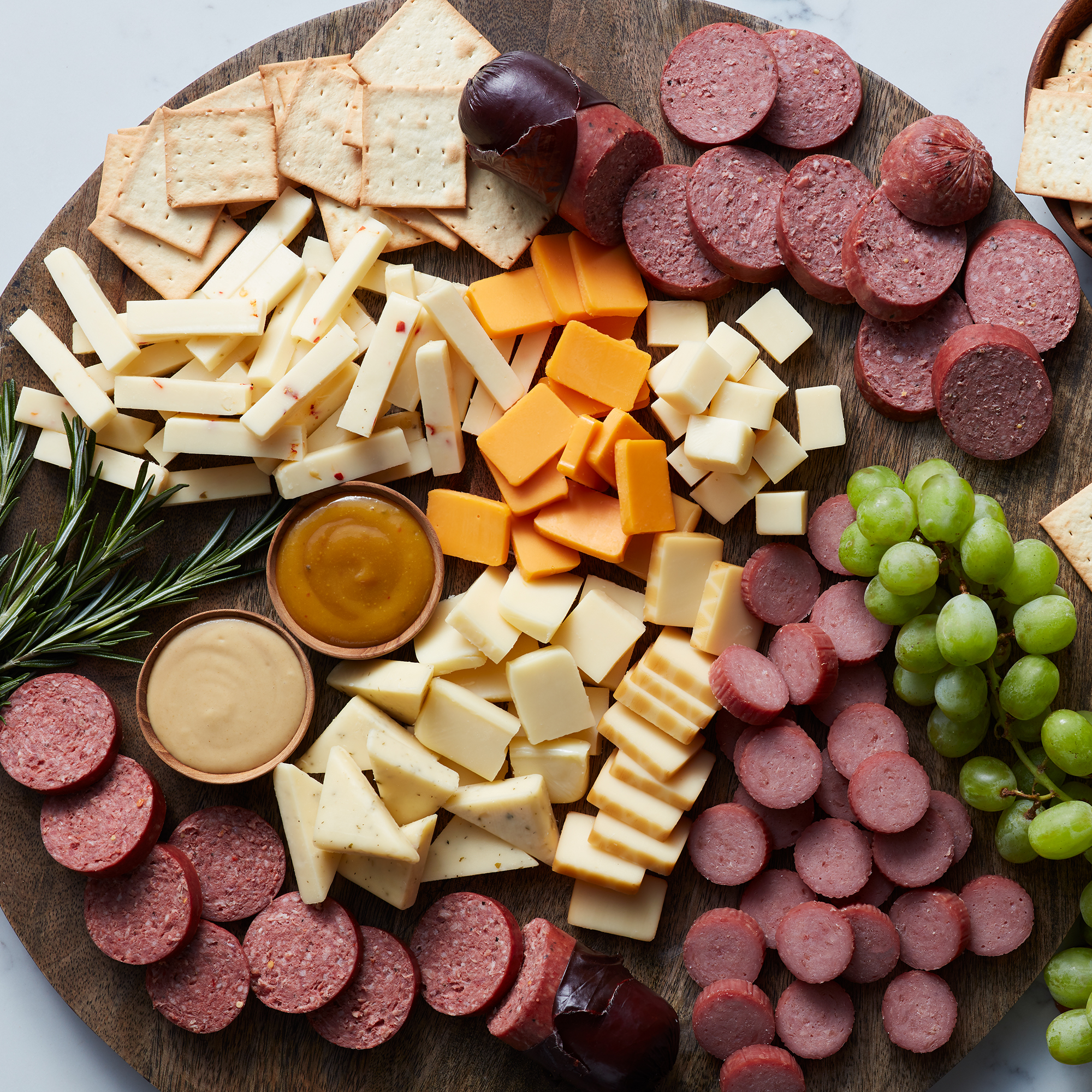 Hickory Farms Snack Platter Sliced Beef, Summer Sausage, Pepperoni &  Cheeses, Mustard & Crackers, Trays, Baskets & Platters